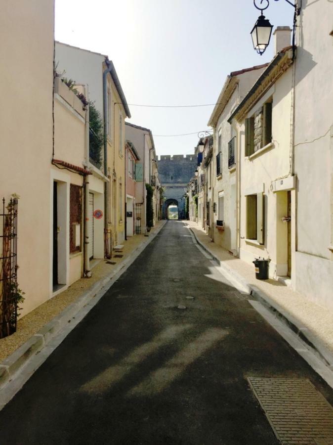 Au Coeur Des Remparts Apartment Aigues-Mortes Luaran gambar