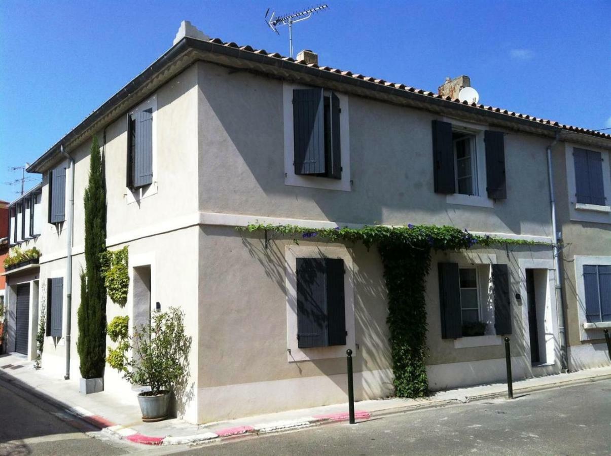 Au Coeur Des Remparts Apartment Aigues-Mortes Luaran gambar