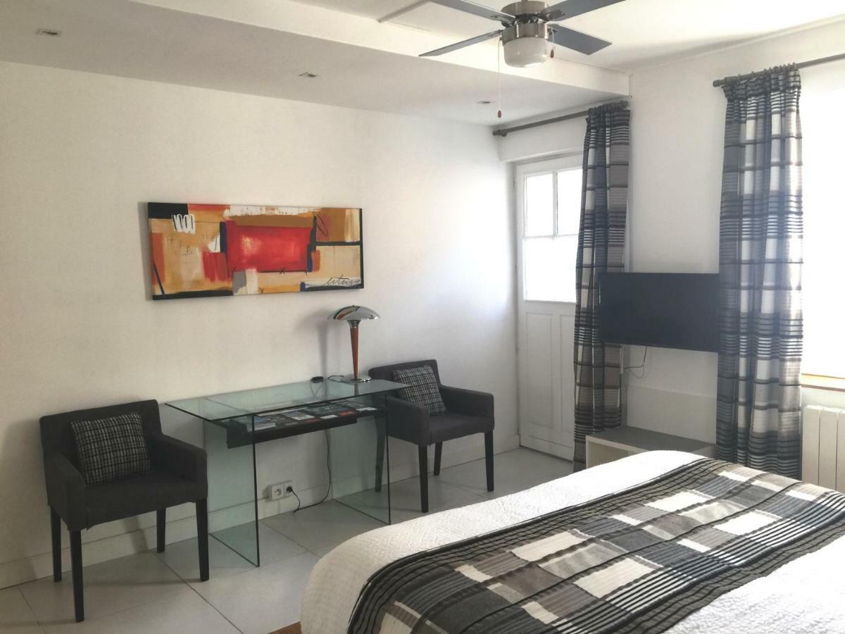Au Coeur Des Remparts Apartment Aigues-Mortes Luaran gambar