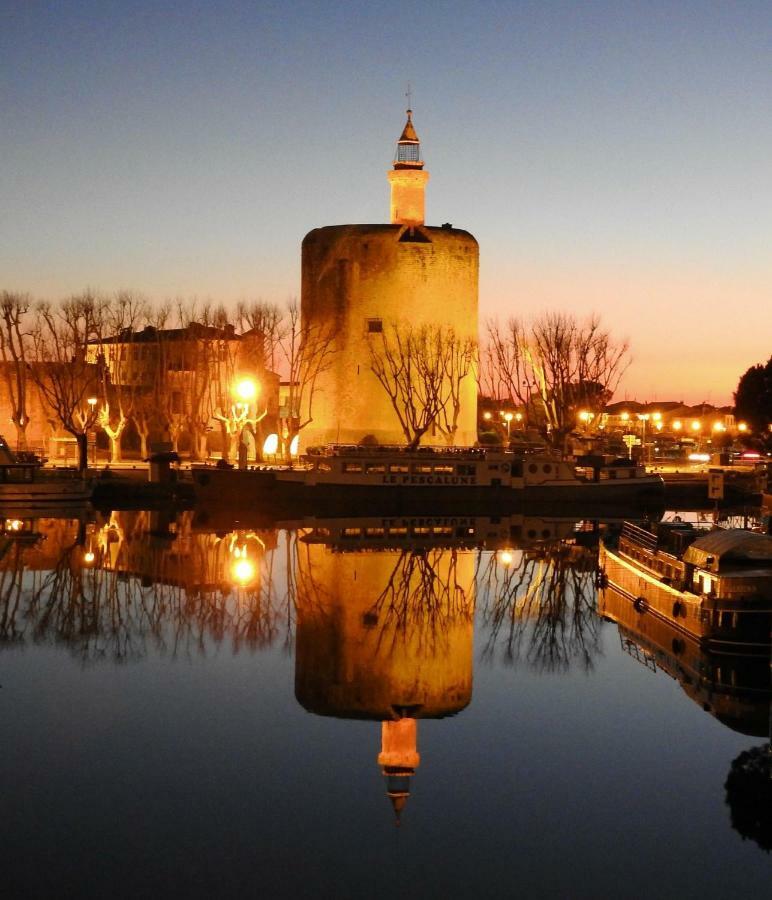 Au Coeur Des Remparts Apartment Aigues-Mortes Luaran gambar
