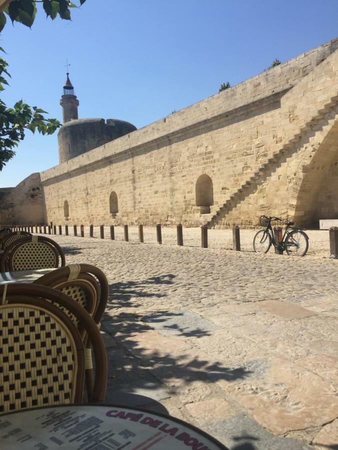 Au Coeur Des Remparts Apartment Aigues-Mortes Luaran gambar